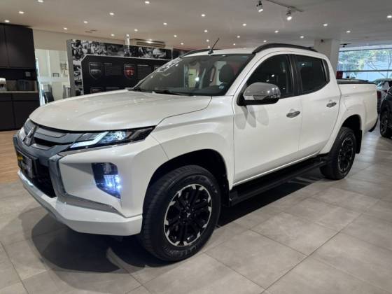 MITSUBISHI L200 TRITON 2.4 16V TURBO DIESEL SPORT HPE CD 4P 4X4 AUTOMÁTICO MITSUBISHI L200 TRITON 2.4 16V TURBO DIESEL SPORT HPE CD 4P 4X4 AUTOMÁTICO